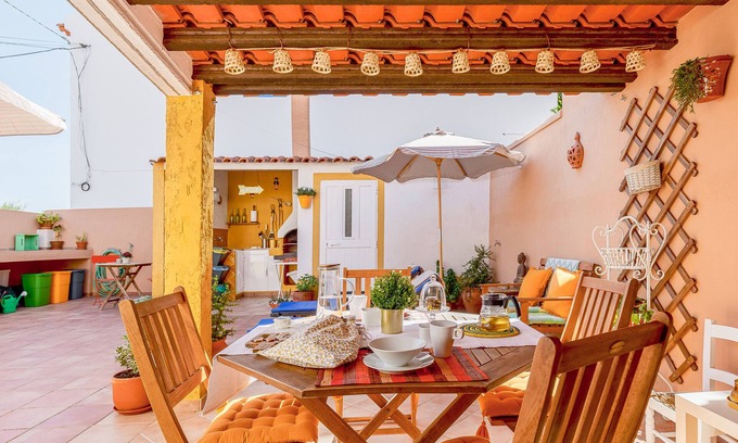 Reguengos de Monsaraz Villa | Villa 'Sossego Alentejano' with Private Terrace, Wi-Fi and Air Conditioning