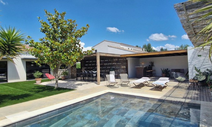 Morieres-les-Avignon House | Villa Spacieuse de Plain Pied Avec Piscine, Pool House, Proche du Golf