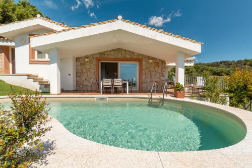 Castiadas House | Villa Stefanina - Vista mare e piscina privata vicina alla spiaggia di Cala Sinzias