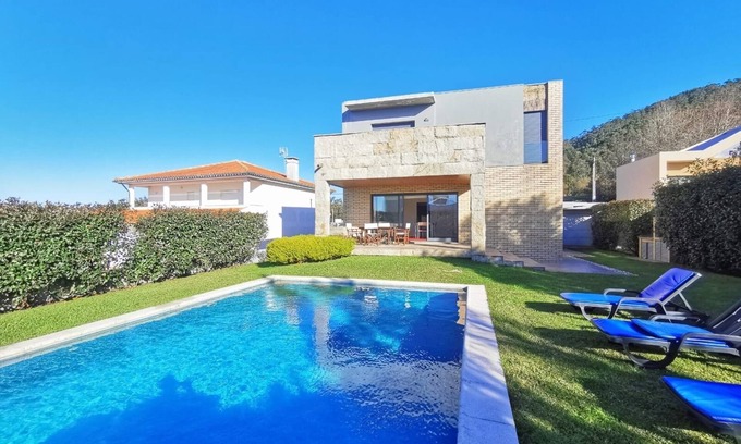 Carreco House | Villa surrounded by sea and mountains, with swimming pool and fireplace, 10 minutes' walk from the beach.