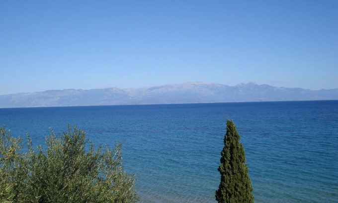 Kompi House | Villa Takis Haikos two minutes walk beach peroulia