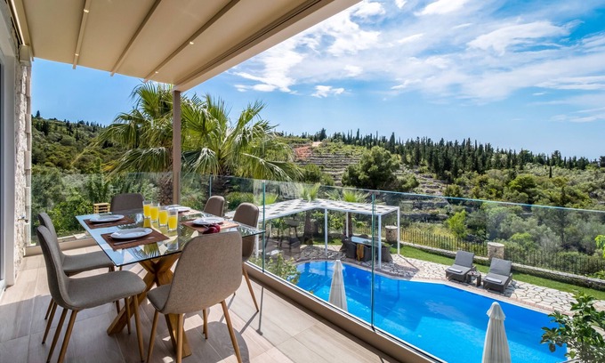 Tsoukaladhes Villa | Villa "Thanasis" with Sea View, Private Pool & Wi-Fi