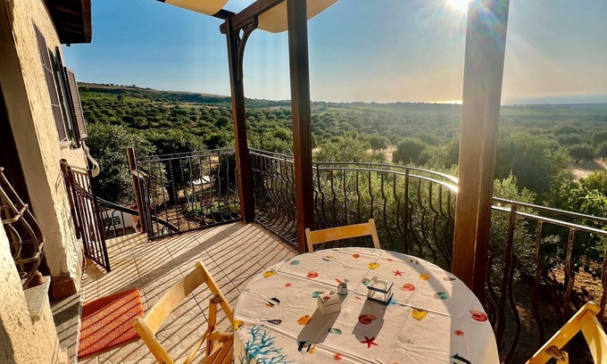 Sorso Apartment | Villa 'Trilocale Sea View' with Sea View, Shared Terrace and Private Garden