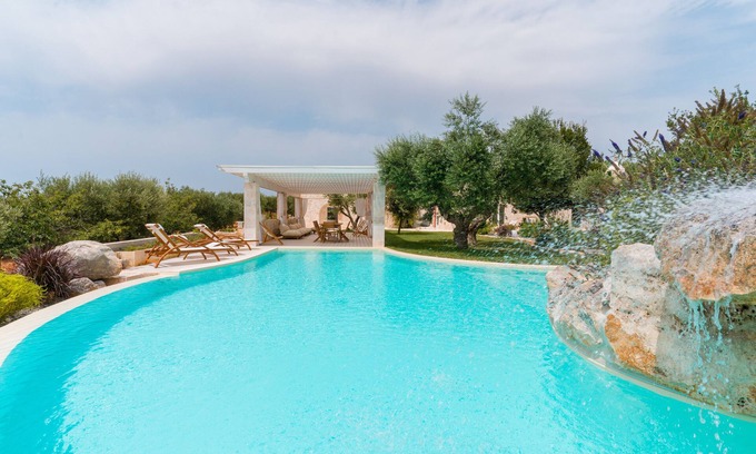 Locorotondo Villa | Villa 'Trulli Petrantiqua' with Private Pool, Wi-Fi and Air Conditioning