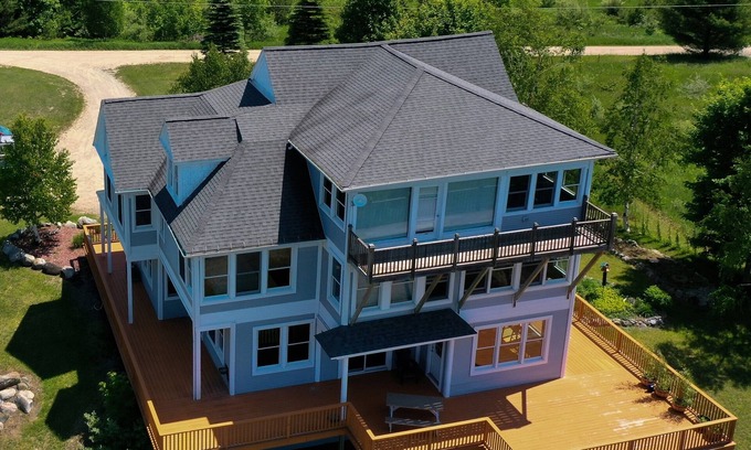 Charlevoix House | Villa Urbana - Experience Northern Michigan in a Unique Charlevoix Retreat