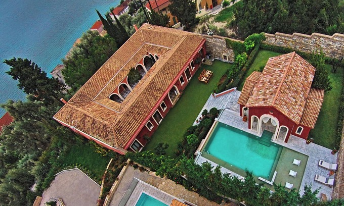 Perigiali Villa | Villa Veneziano 4* - 5 VIP Suites with Private Pool