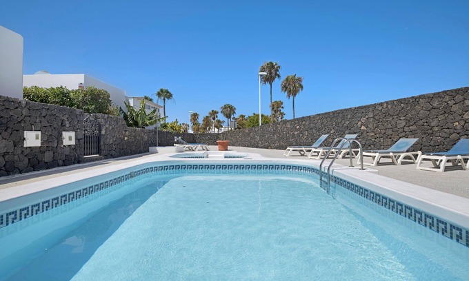 Los Pocillos Villa | Villa "Ventolera" with Pool, Fast Wi-Fi, Garden & Terrace