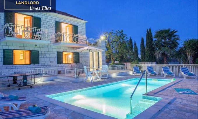 Sumartin Villa | Villa Vjeka Cozy Family Retreat with Heated Pool, Brač Island