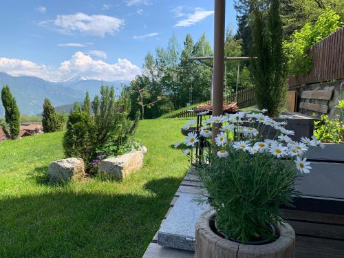 Tesimo Apartment | Villa Waldrand with Merano view