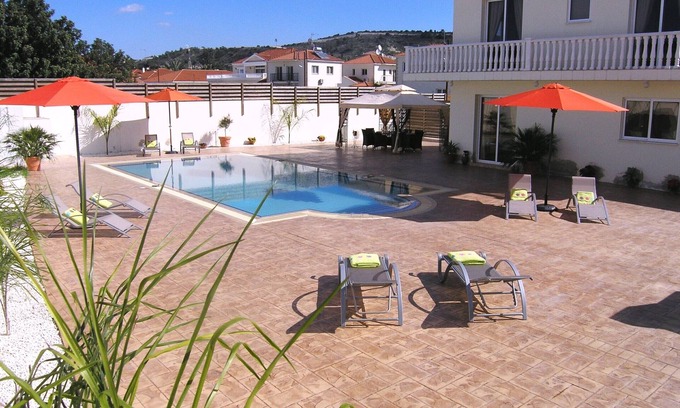 Alethriko Villa | Villa With Amazing 10 M X 5 M Infinity Pool, Free Wifi, In A Quiet Village.