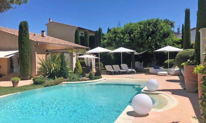 Les Mees Villa | Villa with beautiful garden and private pool