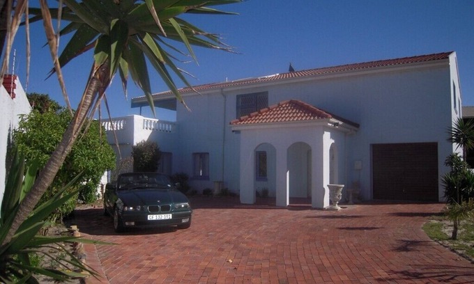 Grassy Park Villa | Villa with beautiful lake view with private pool near nature reserve
