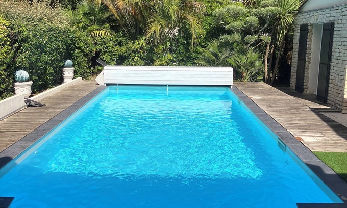 Saint-Palais-sur-Mer House | Villa with heated pool 100 meters plage du platin