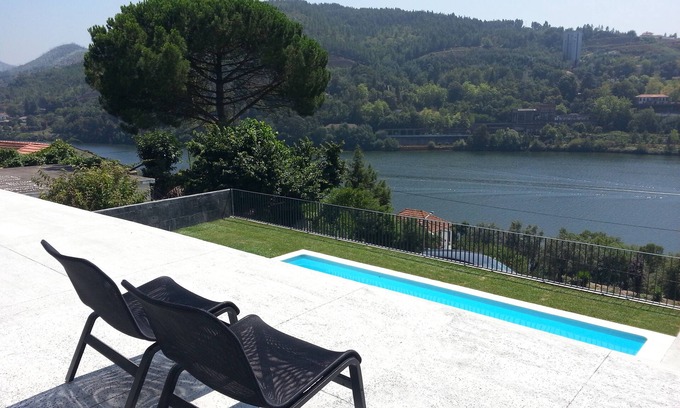 Melres Villa | Villa with magnificent views of the Douro near beaches and 15 minutes from Porto