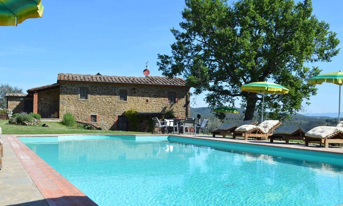 Civitella in Val di Chiana Villa | Villa with pool and garden