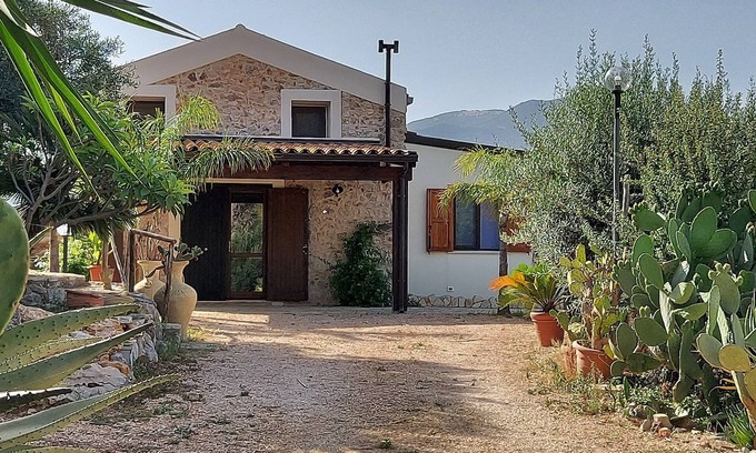 Custonaci House | Villa with pool, surrounded by nature, valley view, near Scopello