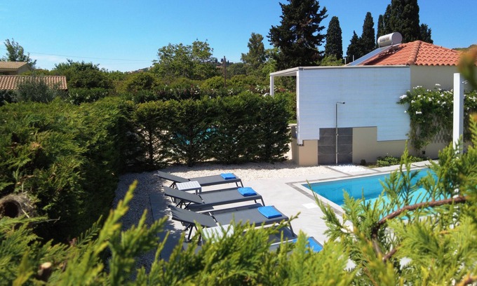 Ntomata House | Villa with private pool in Svoronata near Avithos beach.