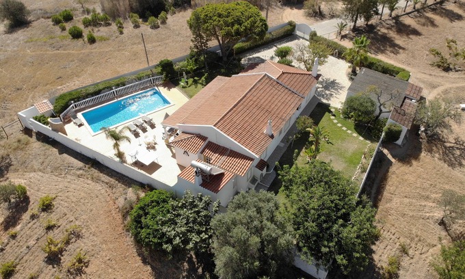 Castelo House | Villa with private pool and barbecue. Total privacy