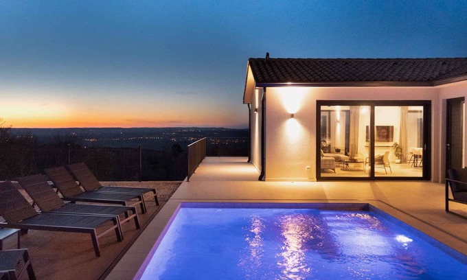 Bartici House | Villa with private pool, sauna and gym