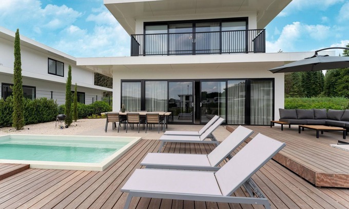 Zeewolde Villa | Villa with sauna and heated pool near Harderwijk