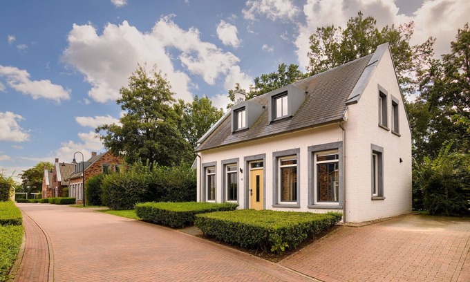 Maastricht House | Villa with sauna, bubble bath and veranda