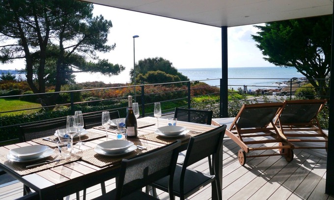 Concarneau House | Villa with sea view and direct beach location