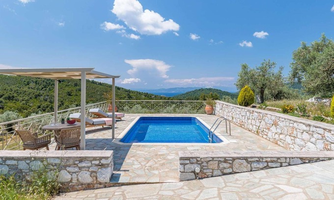 Alikias Villa | Villa with sea views,short drive from town/beaches