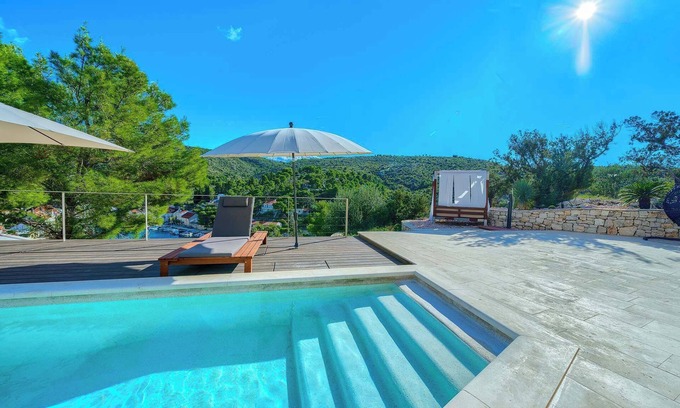 Bobovisca Villa | Villa With Sundeck and Alfresco Dining