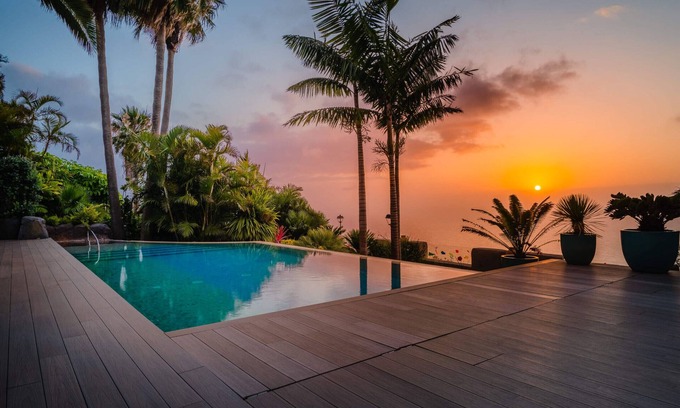 Tacoronte Villa | Villa with swimming pool in the first row with sea views