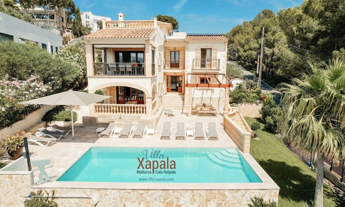 Cala Lliteres House | Villa Xapala. A holiday home in the typical Mallorcan style. Garden, pool.