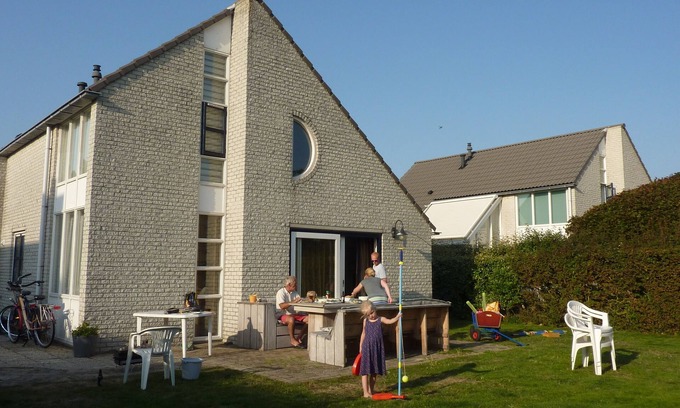 Julianadorp aan zee House | Villa XXl Juliandorp aan Zee, whirlpool, fireplace, sauna,