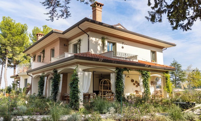 San Clemente Villa | Villa Yeppa | on the hills of San Clemente, and a few km from the Adriatic Sea