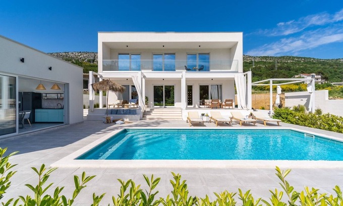 Tugare Villa | Villa Zen with private 32 sqm pool, summer kitchen, 7 km from the beach