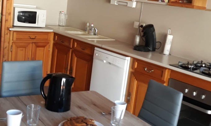 Poule-les-Echarmeaux House | Village house in the heart of the Beaujolais Vert, close to hiking trails
