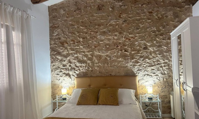 Tortosa House | Village house that invites you to disconnect. 2 min from via verde and the Ebro river.