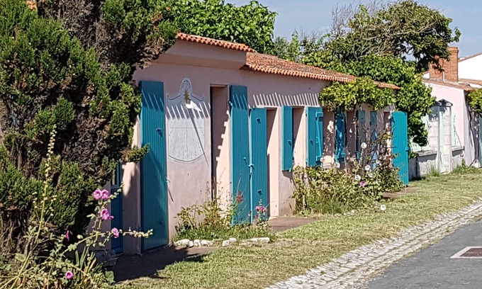 Ile-d'Aix Villa | Village house with a large garden sleeps 10