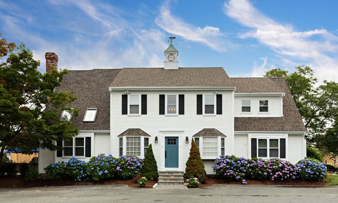 Dennis House | Village Luxury- Mayflower Beach Private Parking- Sleeps 18