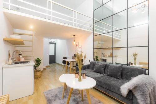 Hang Trong Apartment | Villaxe Drumie, 50m to Hoan Kiem lake - by Antique