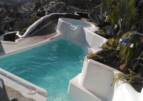 Agaete Villa | Vilna House with private pool, jacuzzi and garden -Optional pool and jacuzzi heating