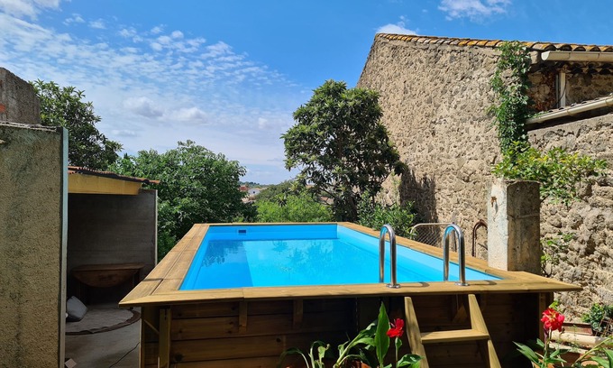 Servian House | Vine Views II 3 bedroom air conditioned home with stunning views, pool & garden