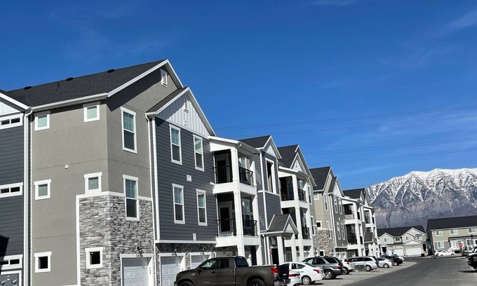 Vineyard Condo | Vineyard UT - Lakeside condo, beautiful views and the perfect get away.