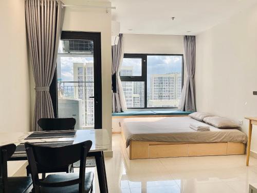 District 9 Apartment | Vinhomes Studio Apartment With Pool View - BB Home