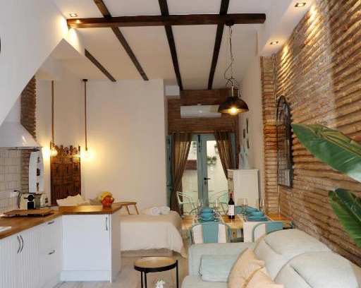El Cabanyal Apartment | VINTAGE loft apartment Beach, private TERRACE Wifi