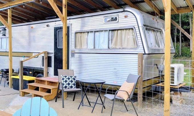 Steele Apartment | Vintage Restored Glamper - Unique Tiny Home w/Plunge Pool & Patio