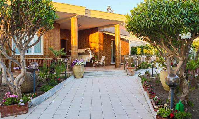 San Leone Villa | Vintage Style Beautiful Villa on Promenade of Agrigento (City of Temples)