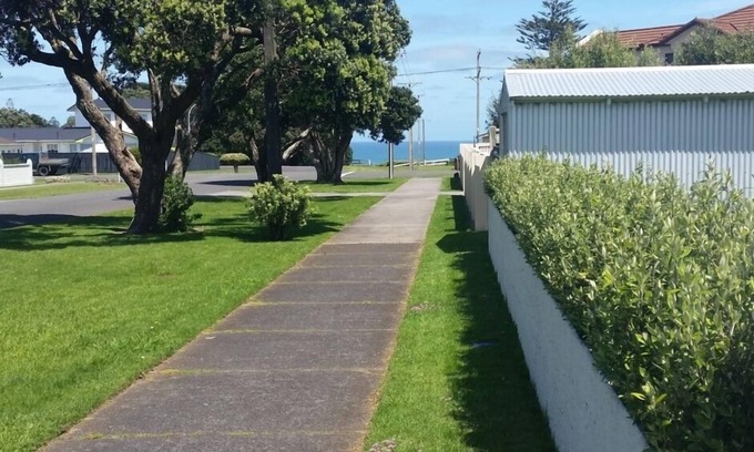 Opunake House | Vintage with modern touches by the sea