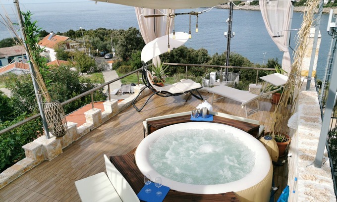 Utjeha House | VIP location, first line, Jacuzzi