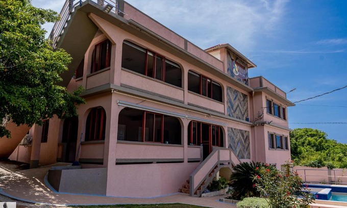 Runaway Bay House | Vision with Dreams VIlla