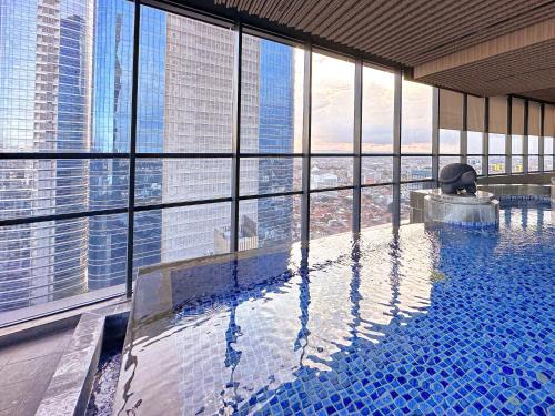 Surabaya Apartment | Vista at The Peak 2BR Apartment in Tunjungan Plaza 5 Surabaya by Le Ciel Hospitality