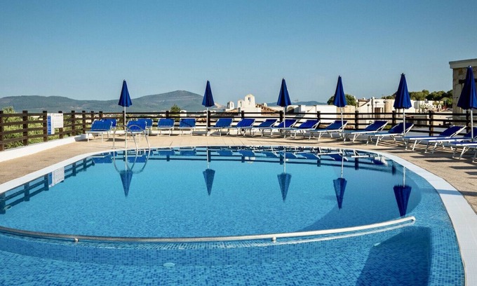 Alghero Villa | Vista Blu Resort Villa sleeps 8 and 2 bathrooms, AC